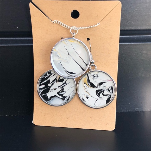 Handmade acrylic painted earrings and necklaces - Picture 7 of 8